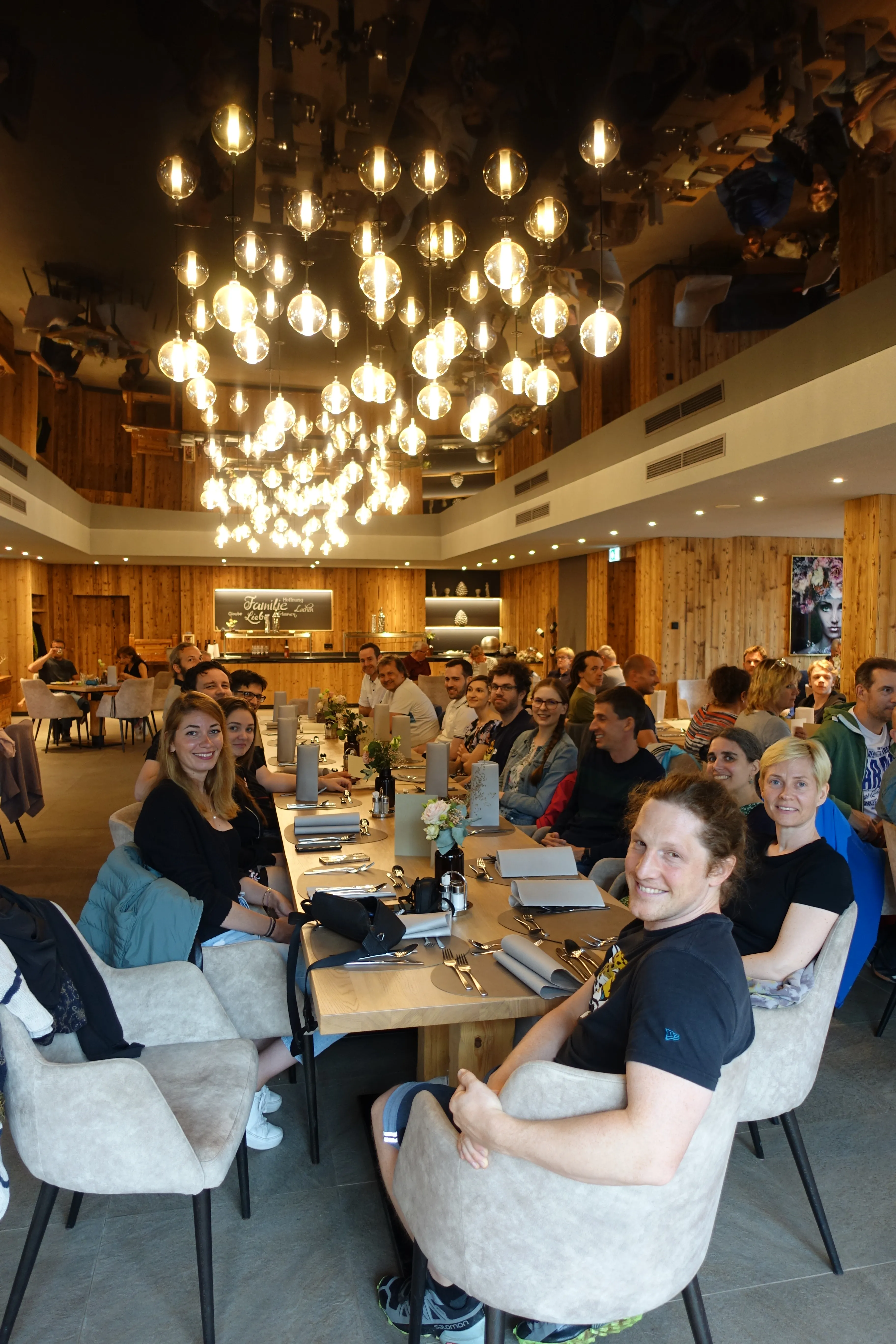 Evolit Team beim gemeinsamen Abendessen